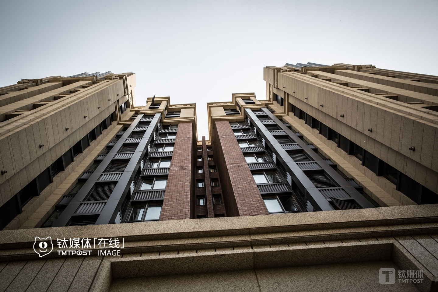 This is a finely-decorated building just two kilometers away from the Shangdi Subway Station. The average price per square meter was a few thousand RMB a decade ago, but the opening price of this new building reached RMB 90,000 per square meter.