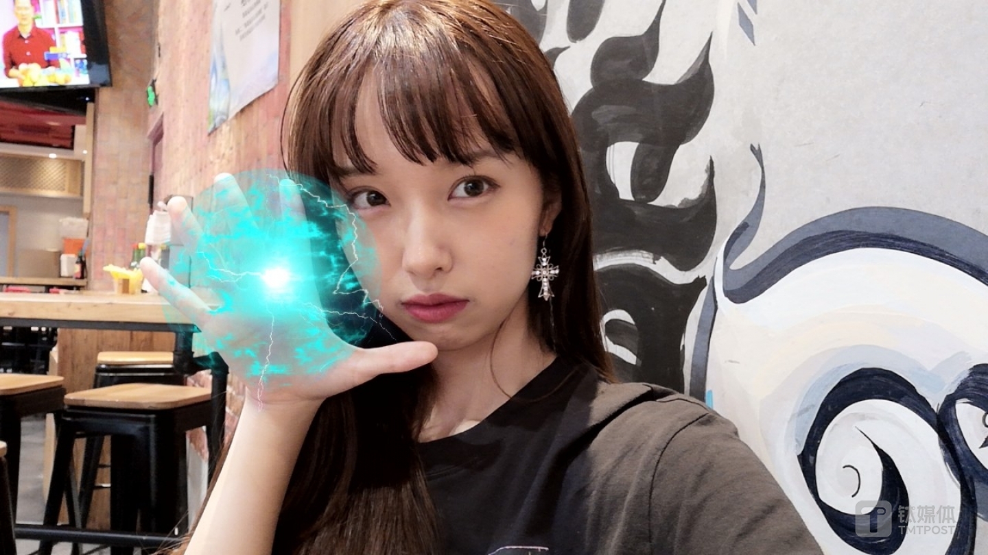 榮耀Play特效樣張&nbsp;  焦距：27mm 光圈：f/2  快門速度：1／25 s ISO:250