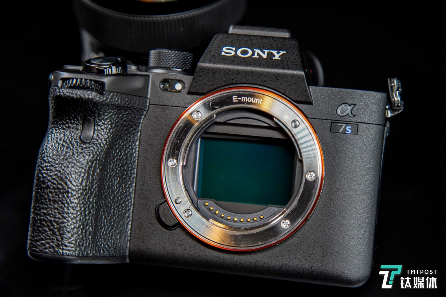 新研发的背照式Exmor R CMOS影像传感器