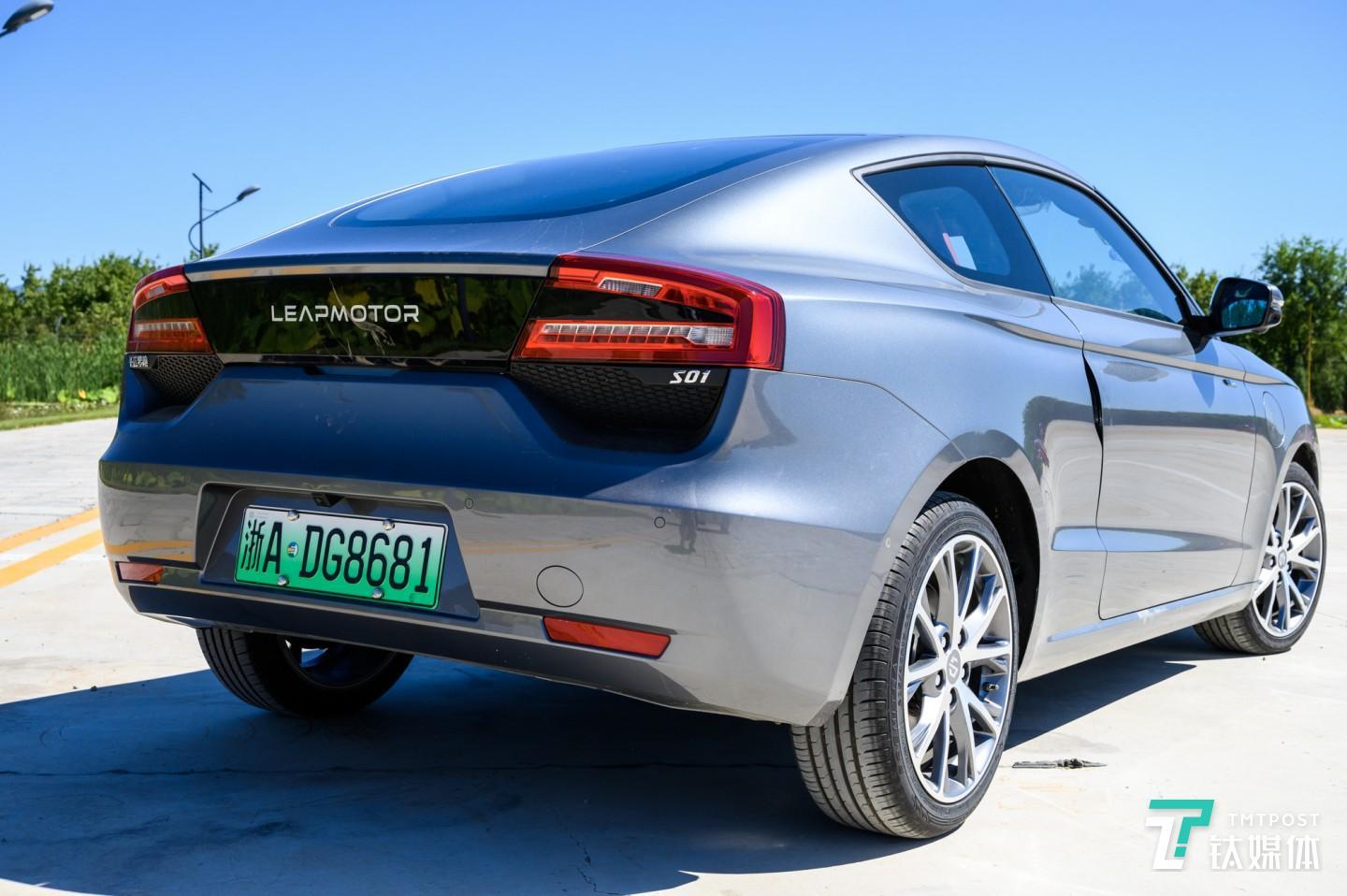 车身部署有许多传感器