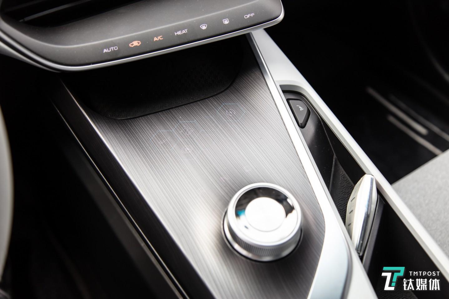 在阳光直射状态下非常难看清