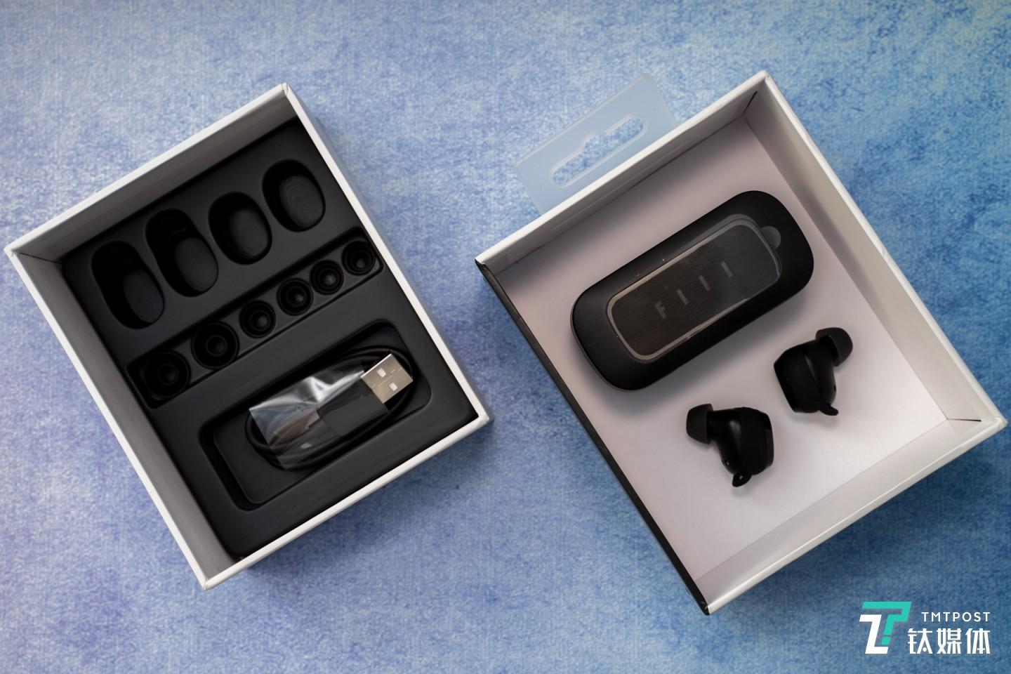 耳翼结构不但可以加固佩戴,同时也减小了收纳体积