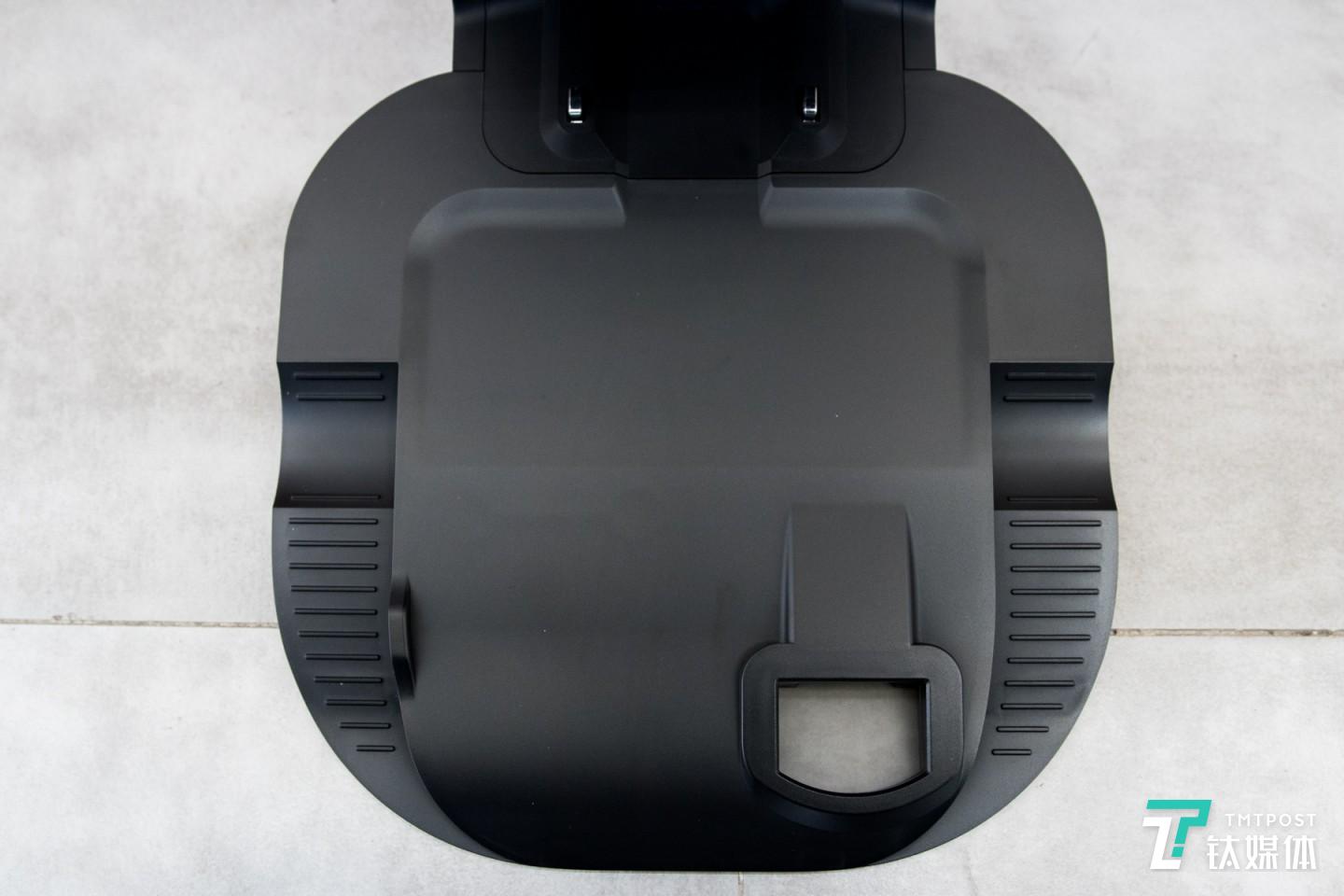 充电底座功能也集成在内