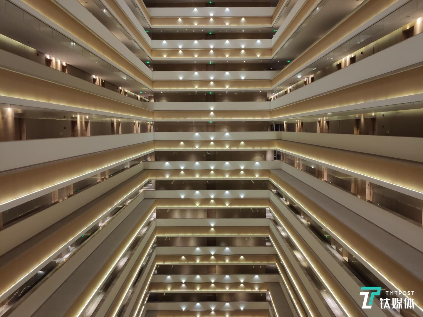 快门速度：1/160 秒、ISO：112、焦距：4.77 毫米、光圈：f/1.75