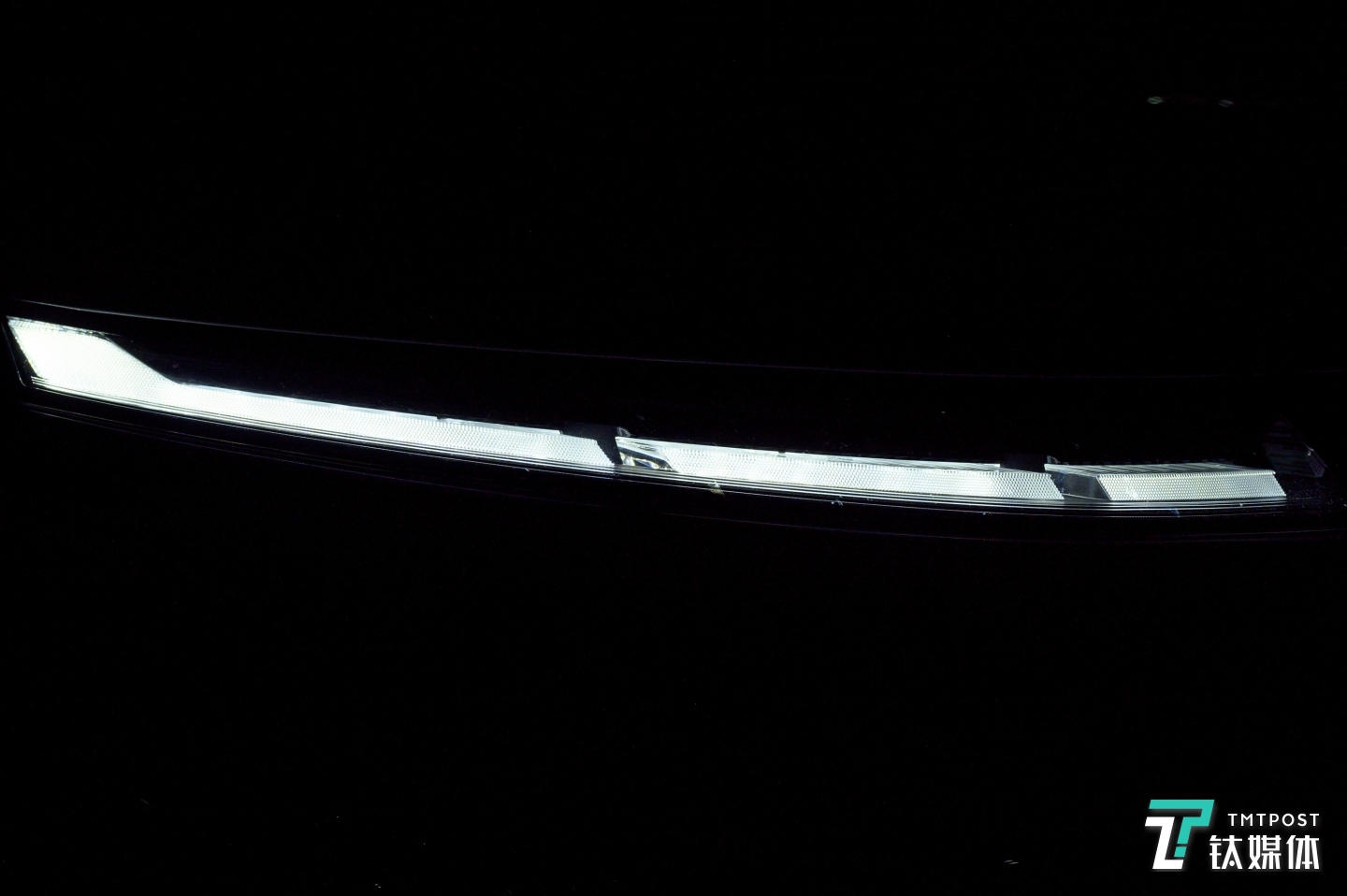 可实现独立控光的LED灯