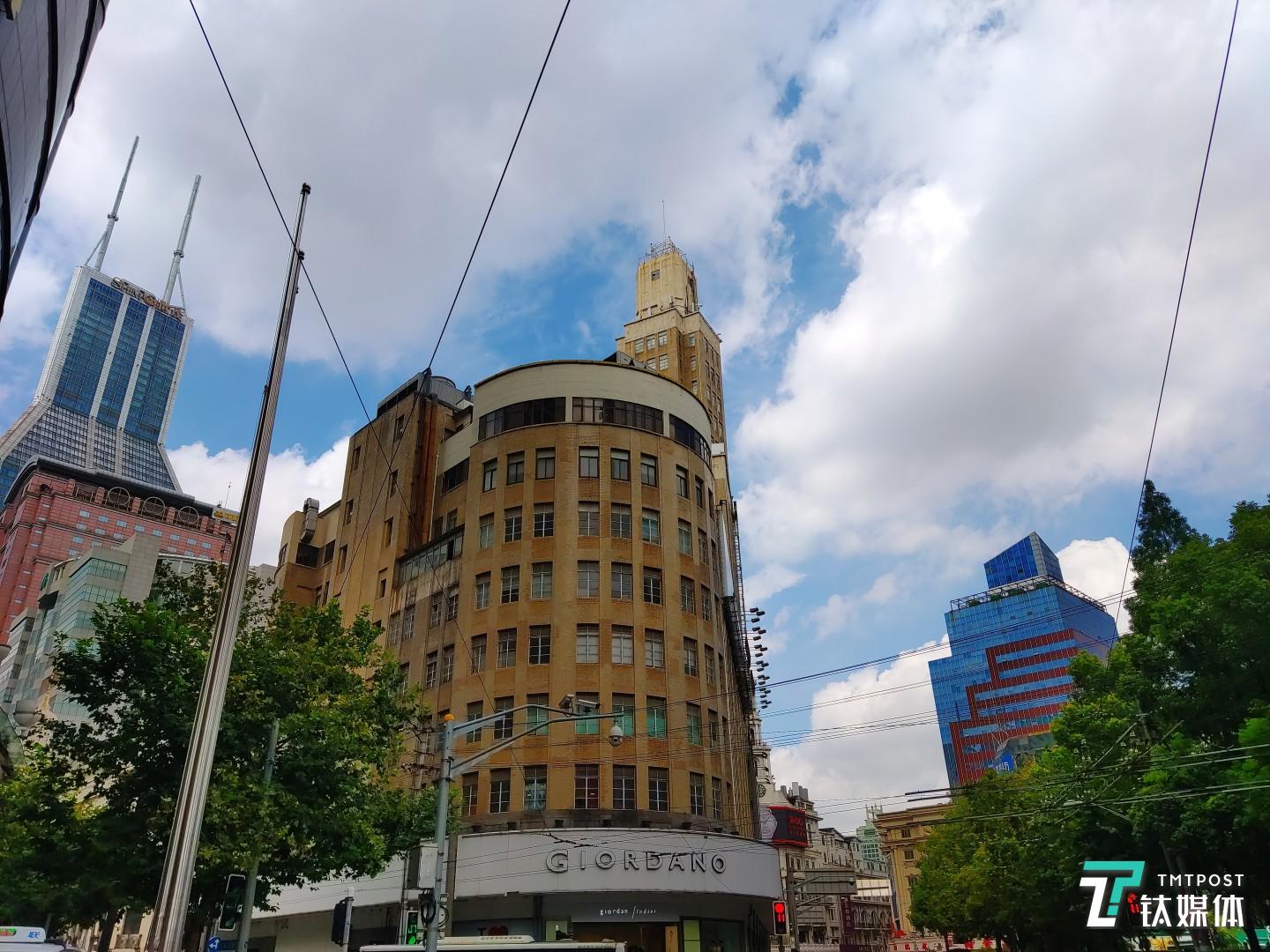 快门速度：1/2000 秒 光圈：f/1.7 焦距：4.71 毫米 ISO：100