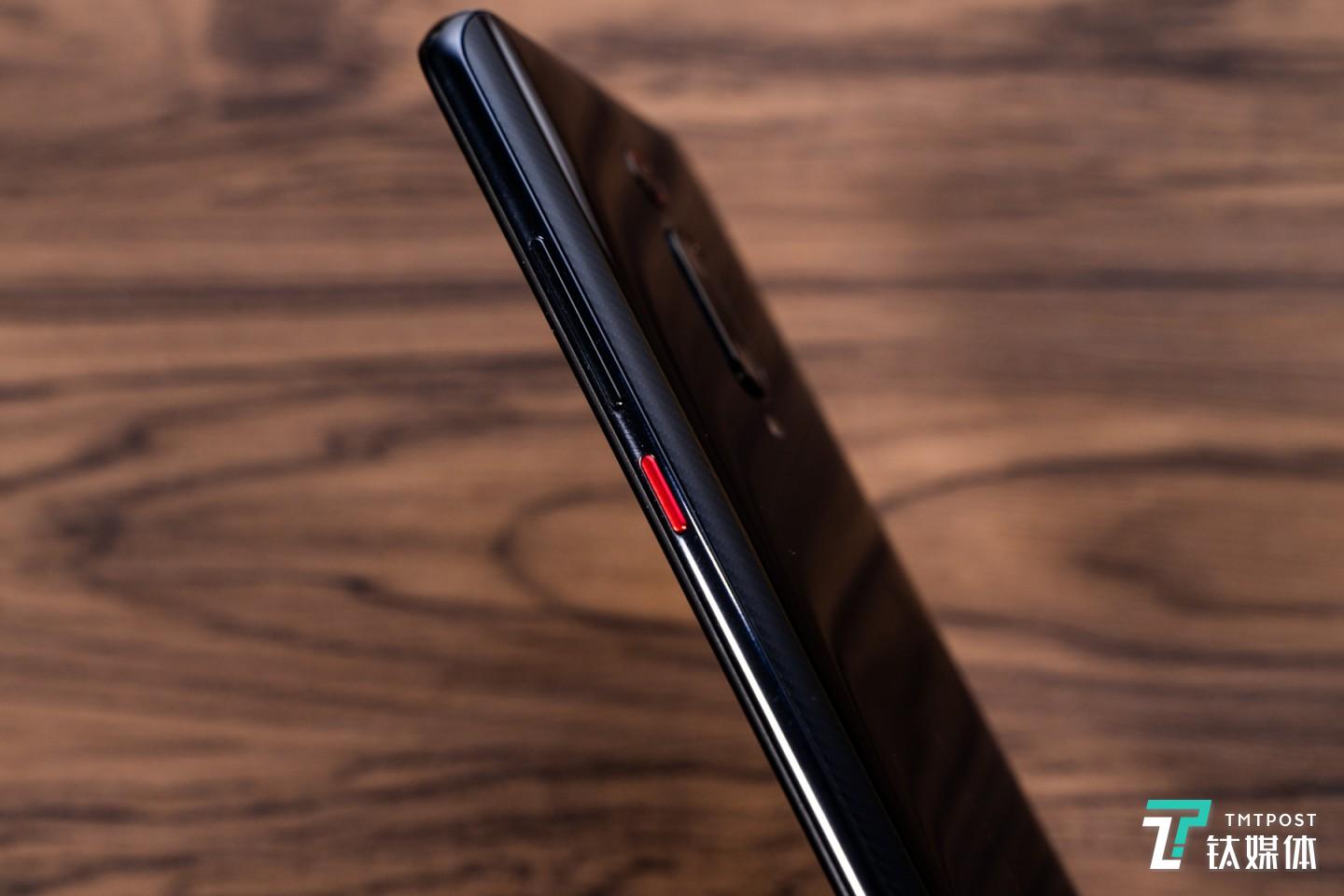 4000mAH电池，8.8mm厚度