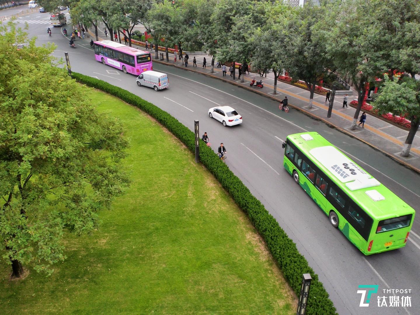 焦距：3.6mm 光圈：f/1.8 快门速度：1/s ISO: