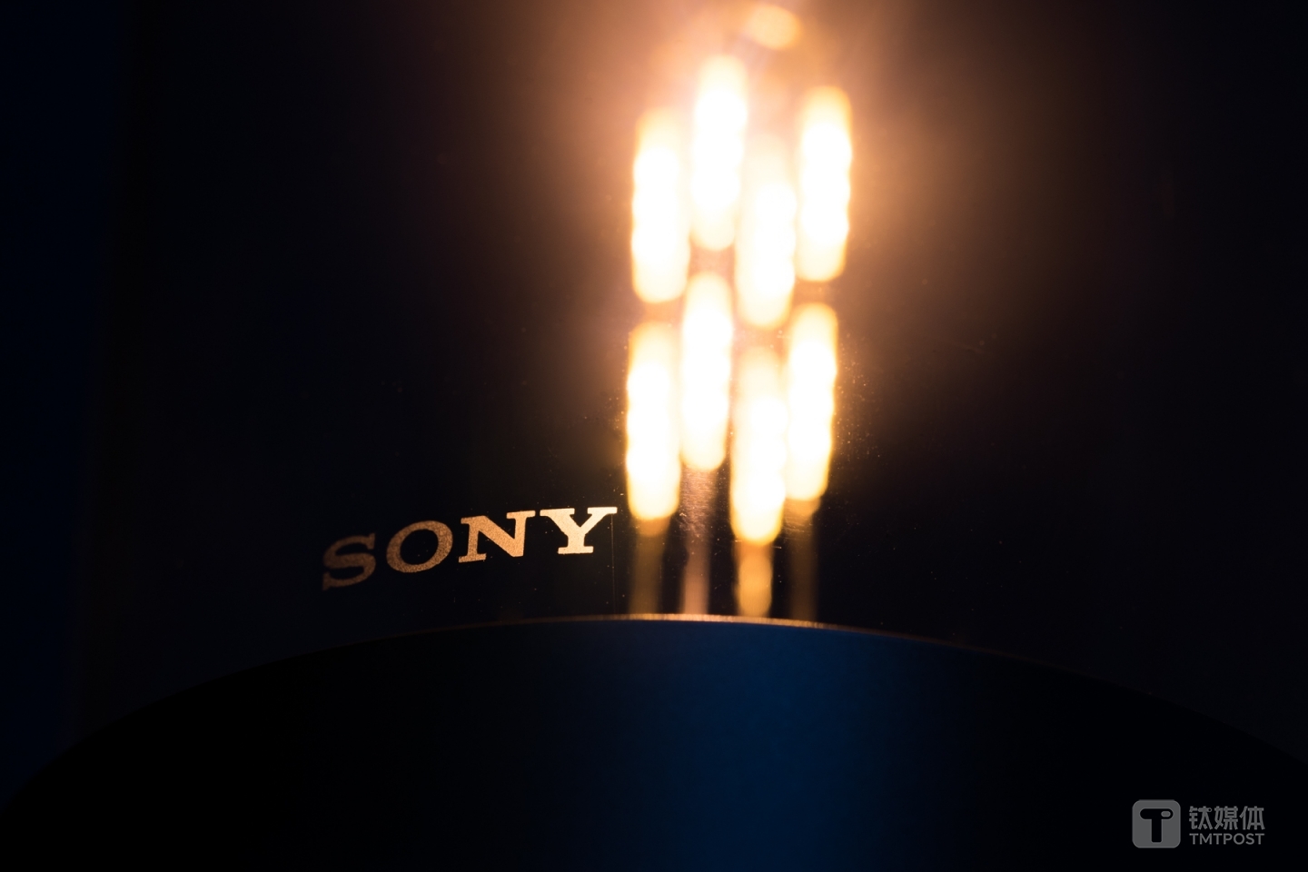 这一块玻璃都是高音单元，这点很SONY