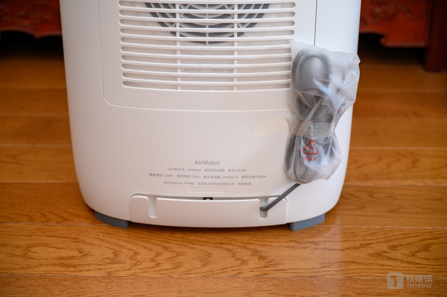 机身背部的电源