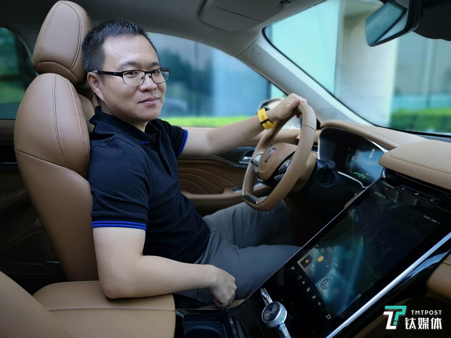 钛媒体副总编辑 项欧 试驾荣威MARVEL X