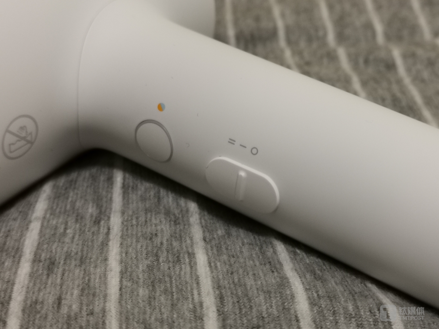 单独的冷热风自动切换按钮