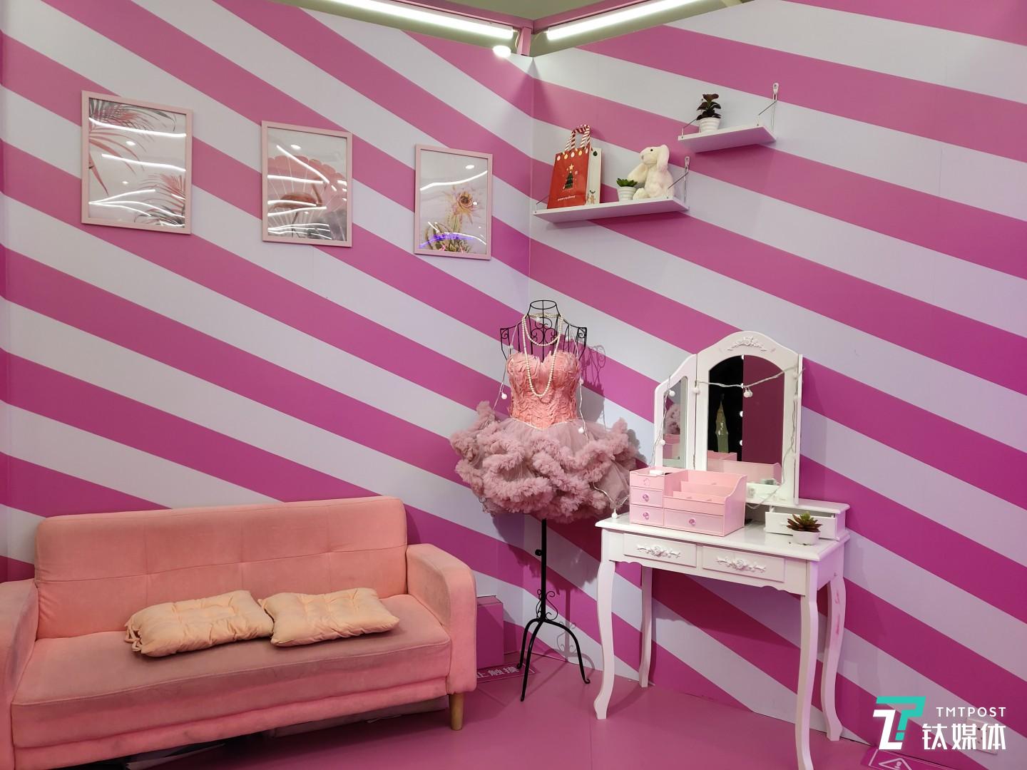 焦距：30mm 光圈：f/1.8 快门速度：1/100s ISO:103