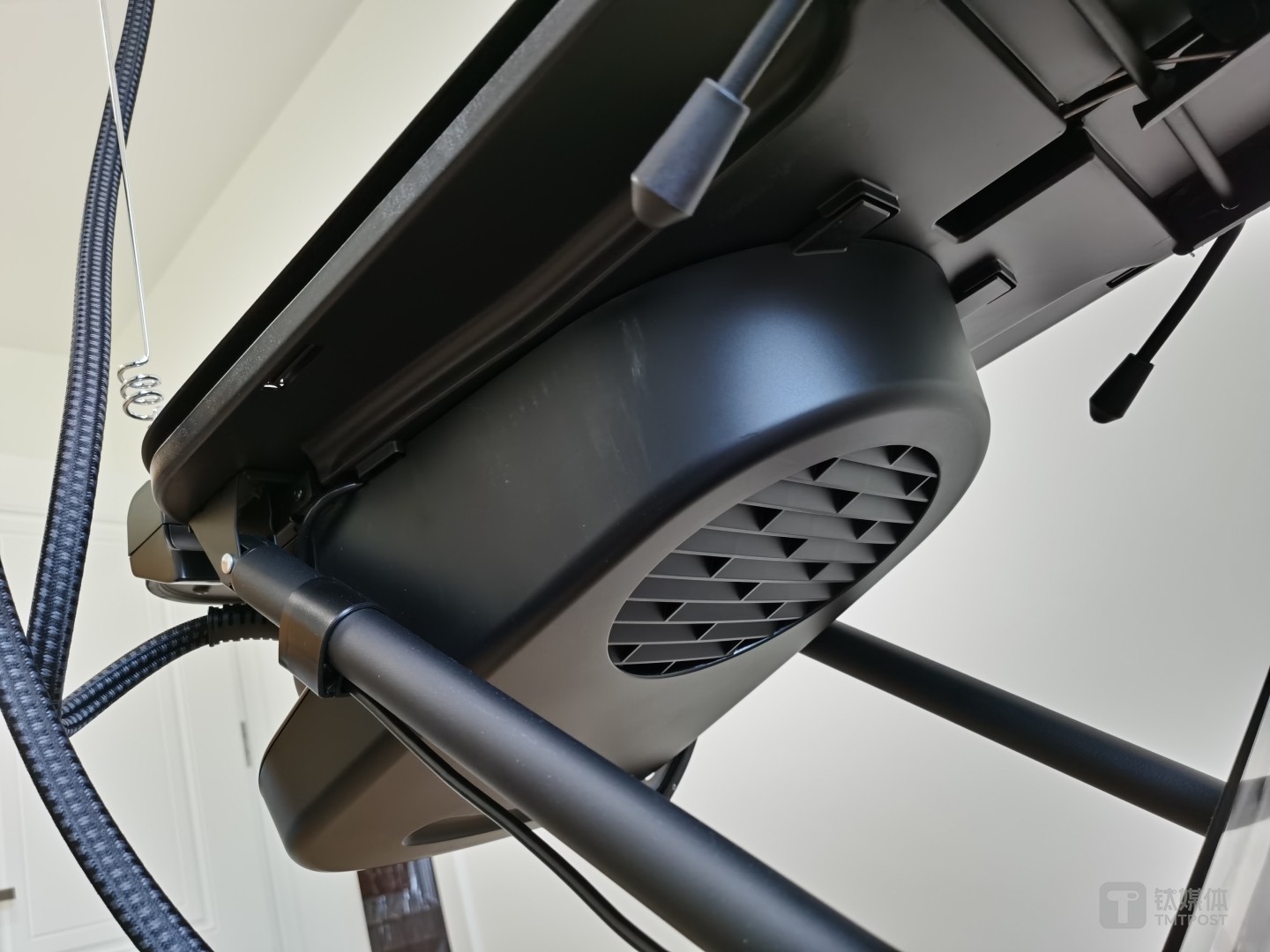 熨烫板下方的风扇