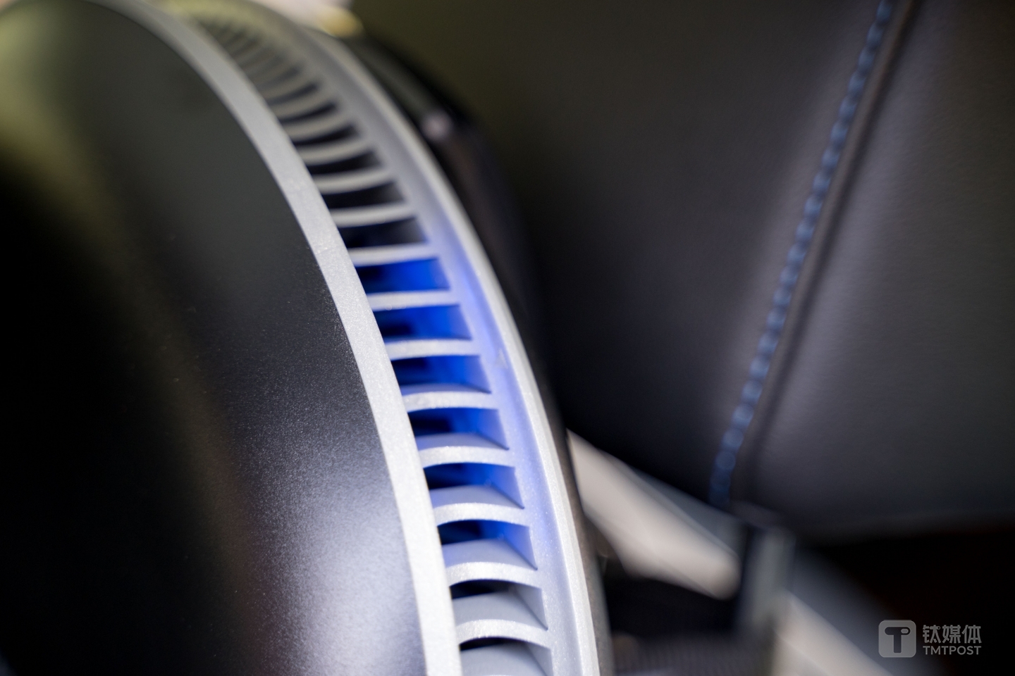 出风口处有灯光指示