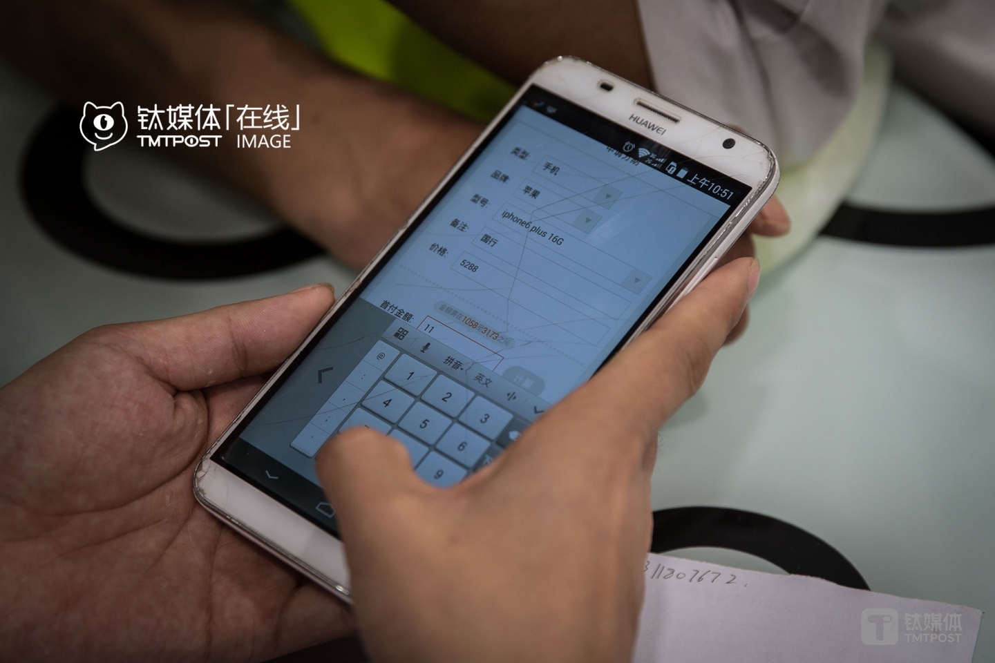 For customers who don&rsquo;t have abundant money at hand, buying smartphones on installment is a great alternative. &ldquo;Customers can pay only 10% first when buying a product worthy of less than 3,000, and pay 20% first when buying a product worthy of over 3,000, which brought so much convenience to customers.&rdquo;