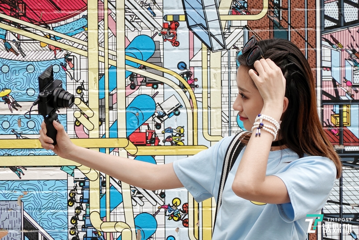 索尼黑卡RX100M6数码相机200mm端拍摄效果