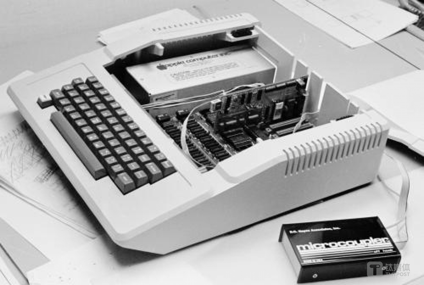 带有外置调制解调器的Apple II计算机