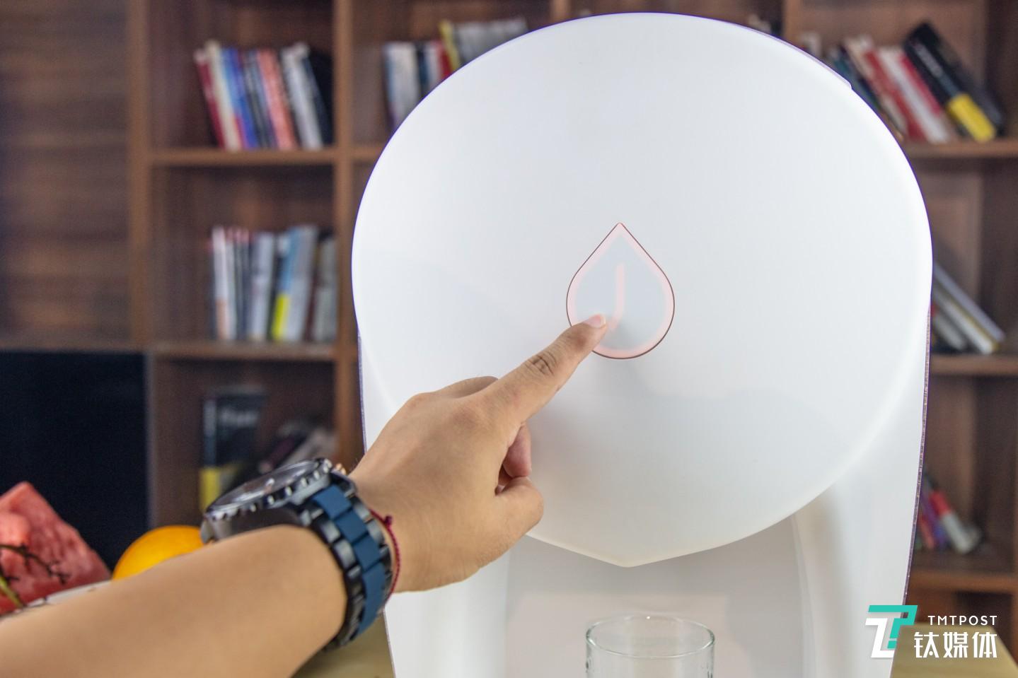 按压顶部开关进行压榨