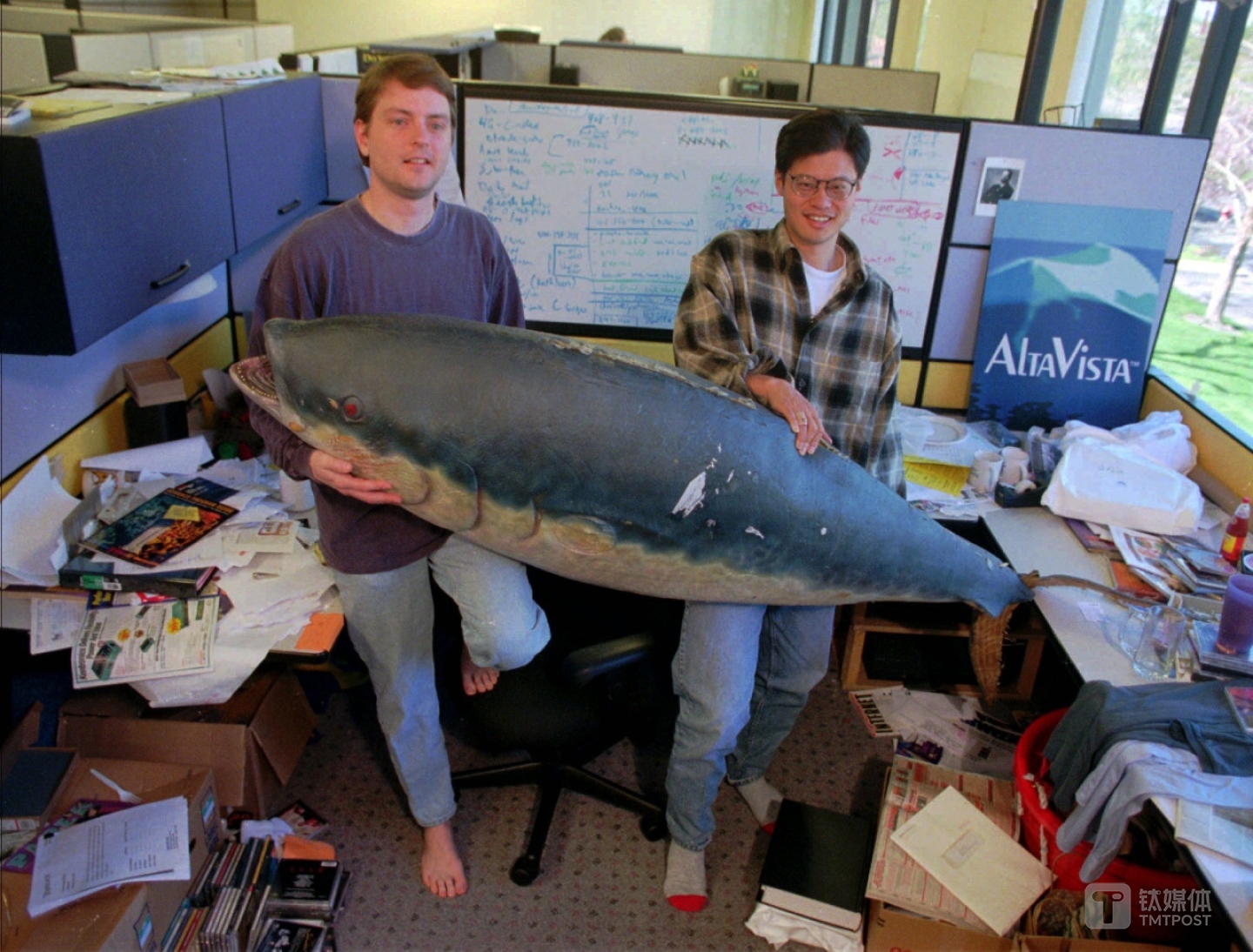 杨致远和费罗在1997年 AP Photo/Paul Sakuma