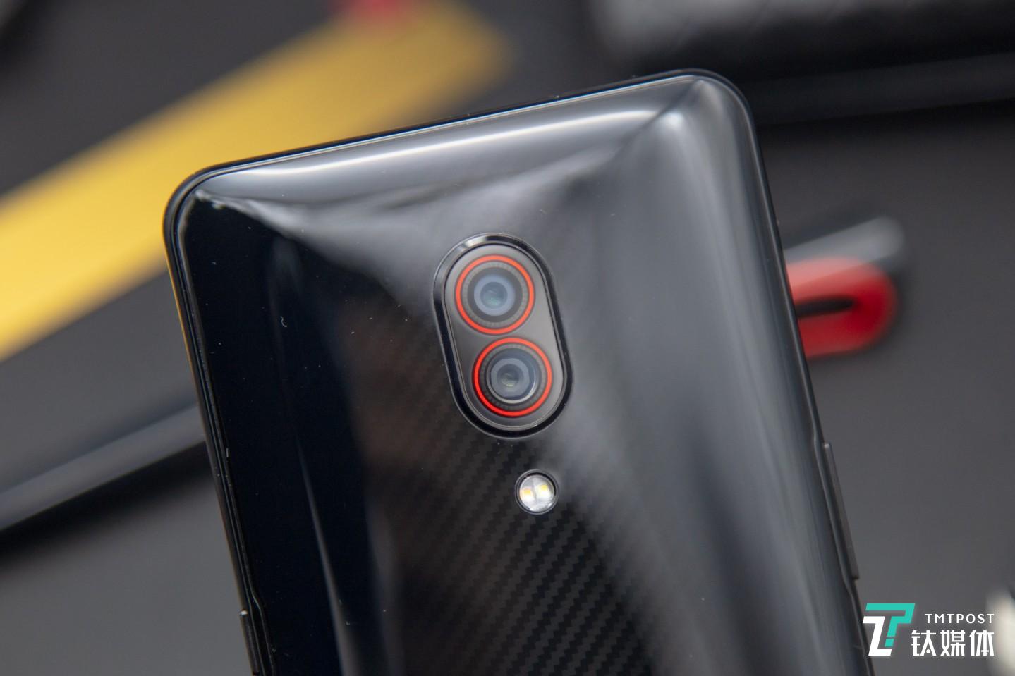 2400万像素主摄+1600万像素副摄