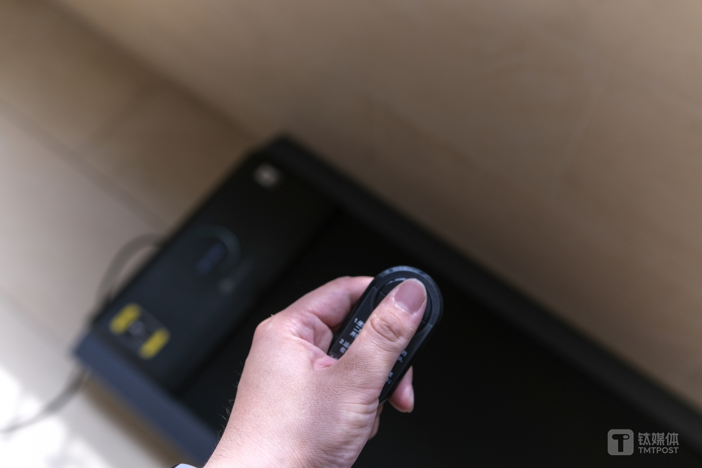 遥控器操作十分简洁