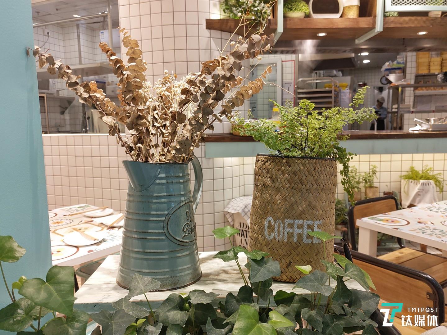 焦距：4.4mm 光圈：f/1.8 快门速度：1/s ISO: