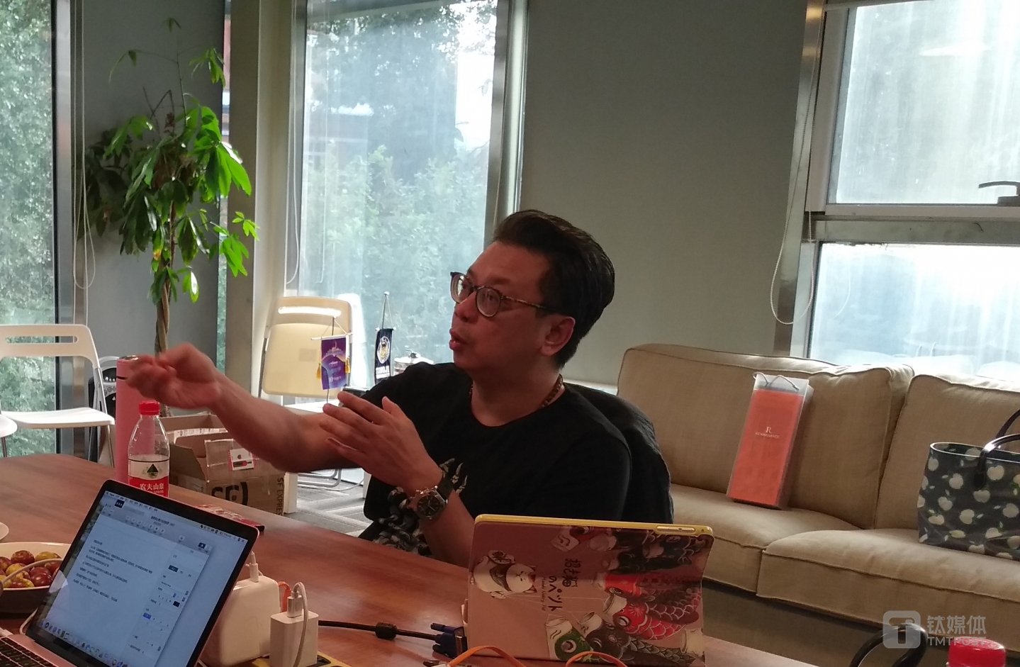 接受采訪時(shí)的王智民