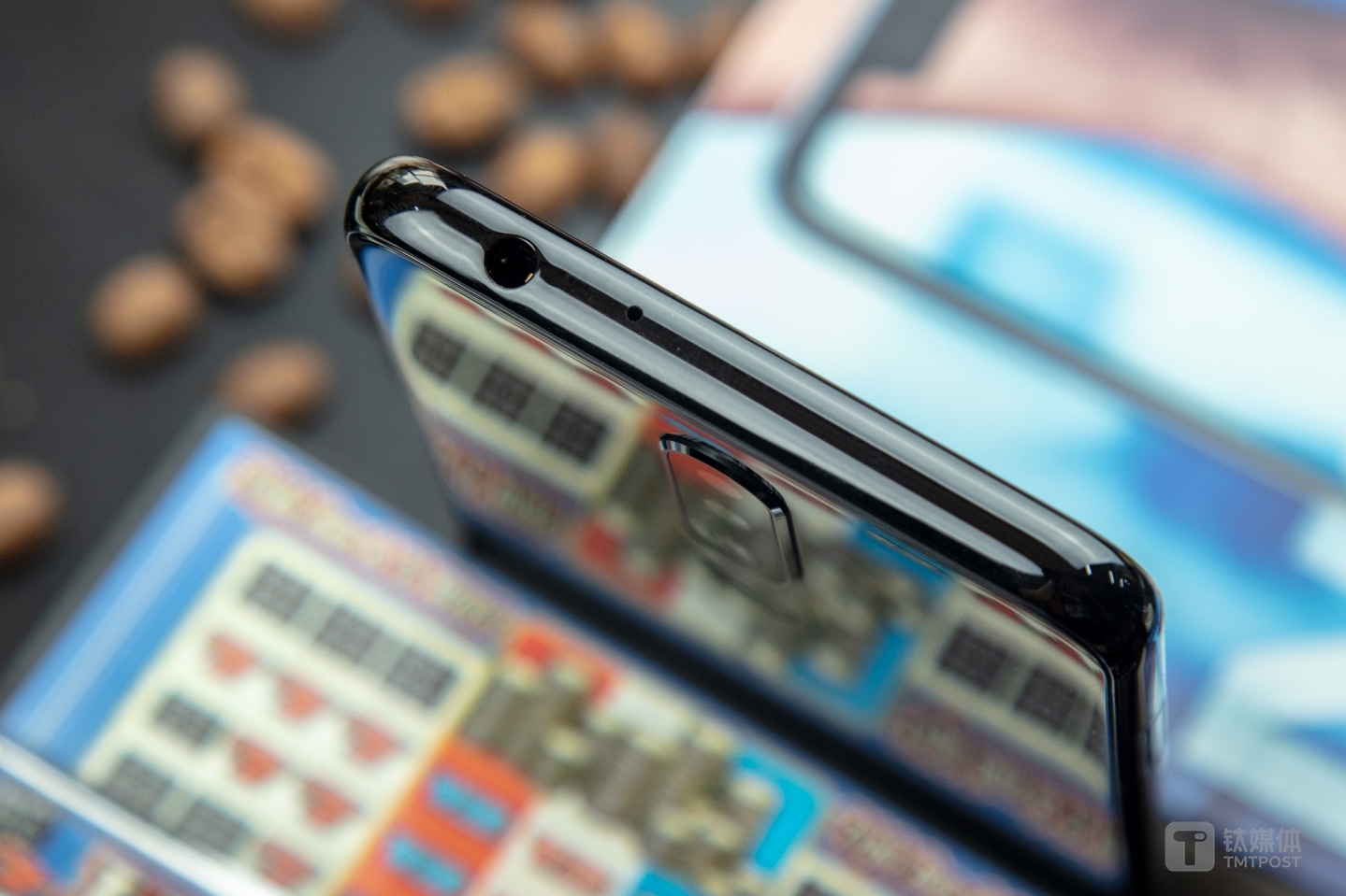 顶部3.5mm耳机接口