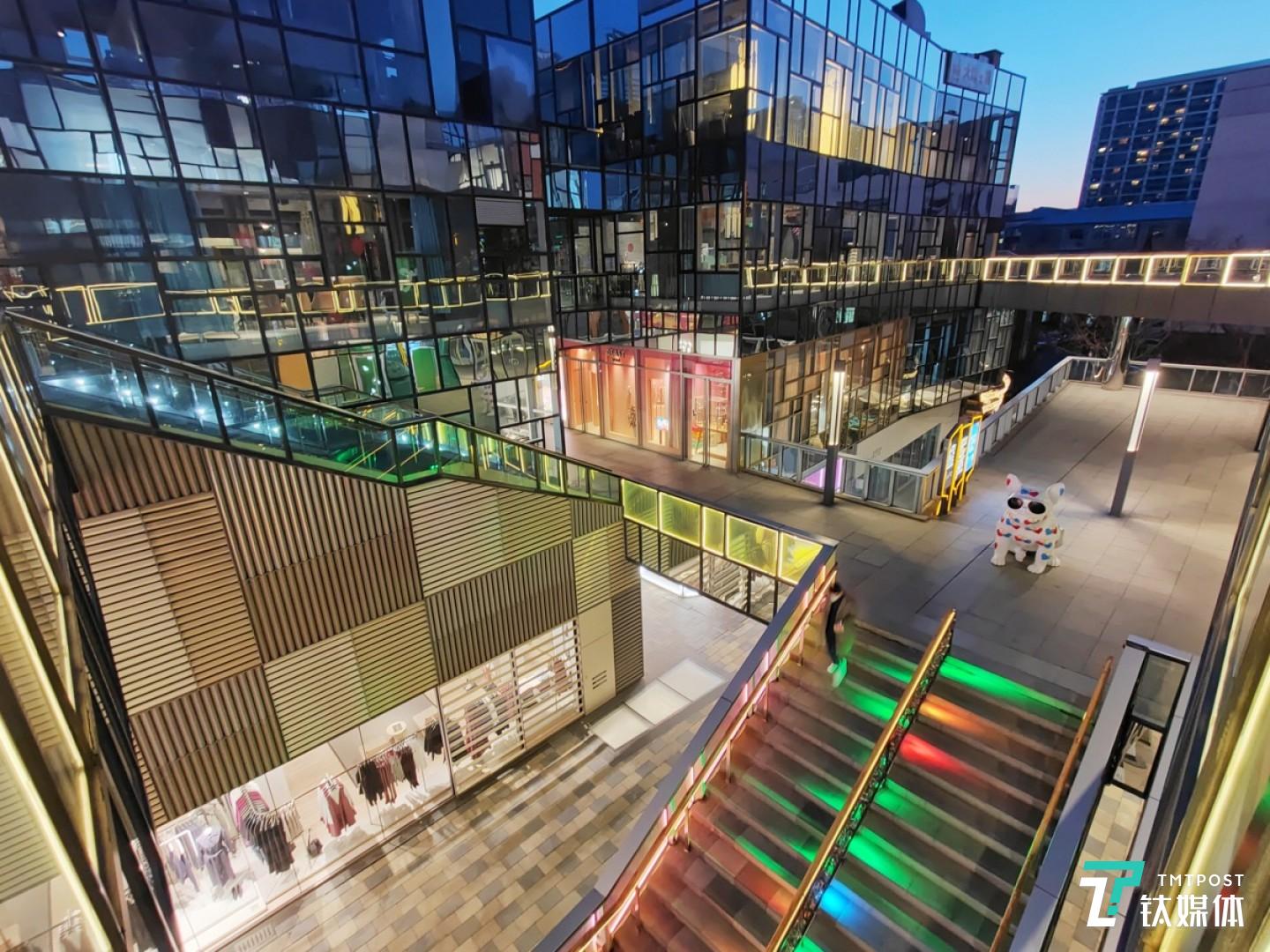 更多样张 焦距：mm 光圈：f/ 快门速度：1/s ISO: