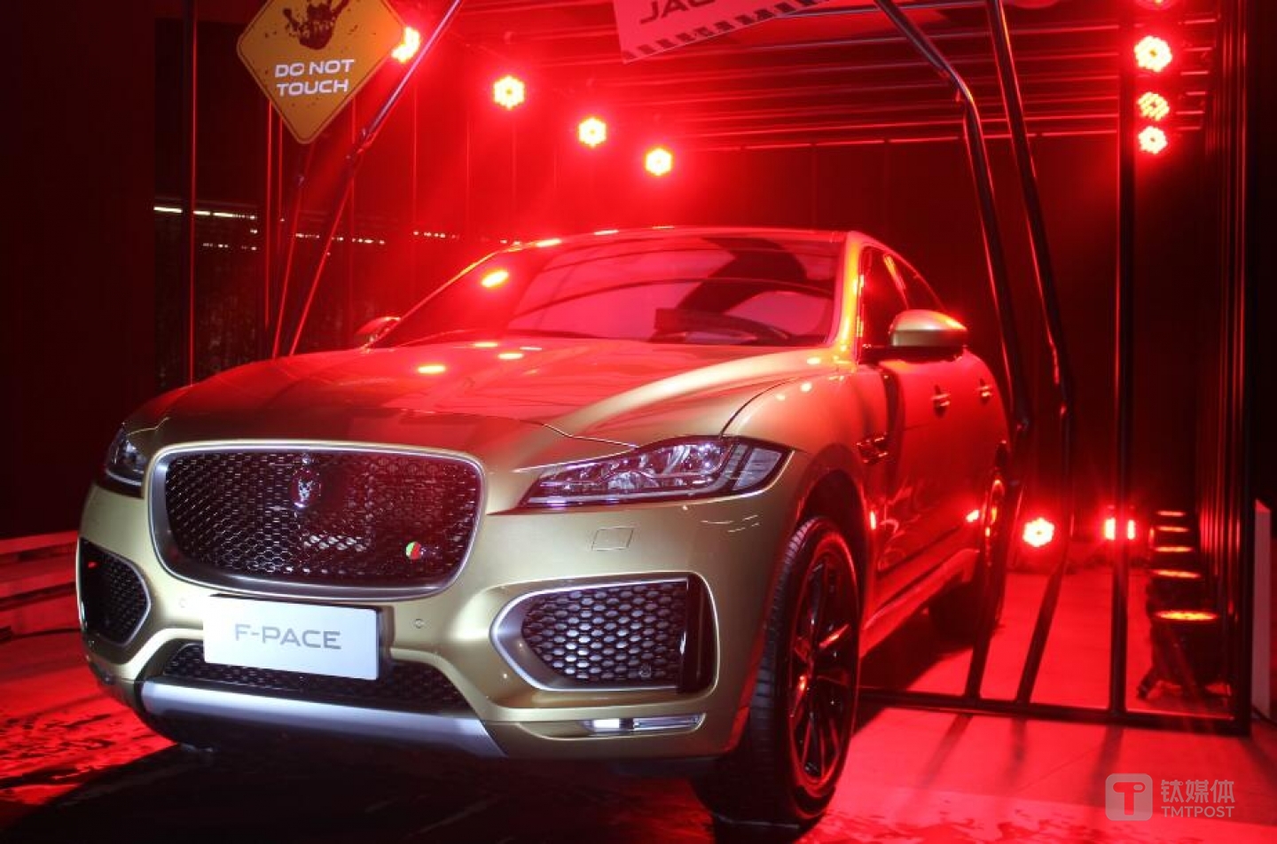 F-PACE静态图
