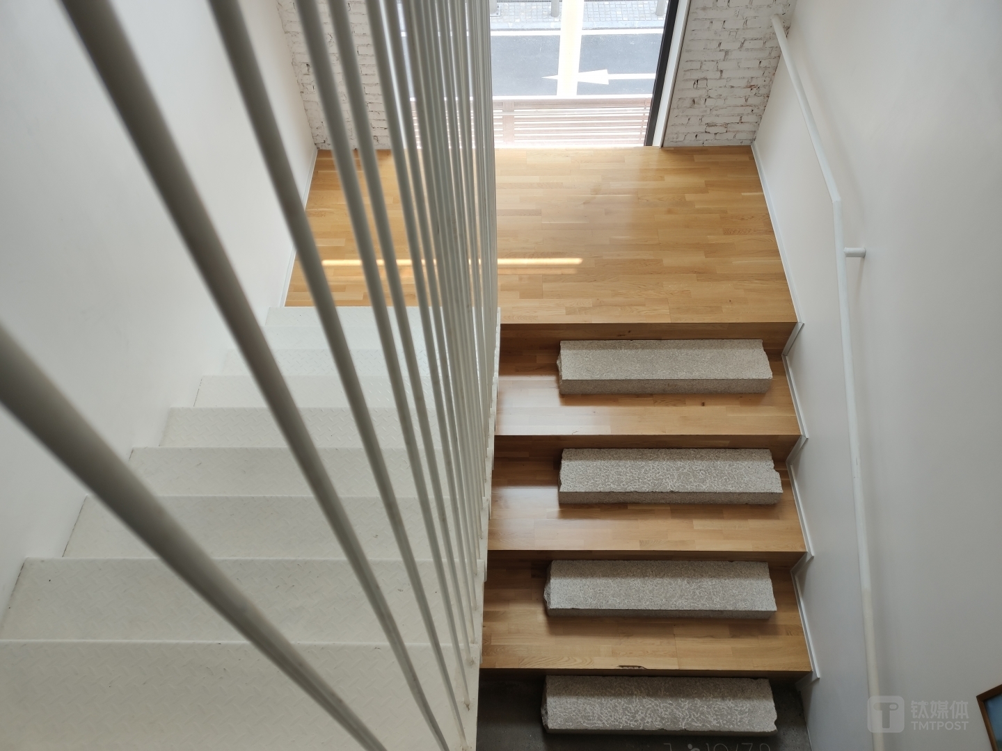 焦距：5.58mm 光圈：f/1.8 快门速度：1/160 ISO：99