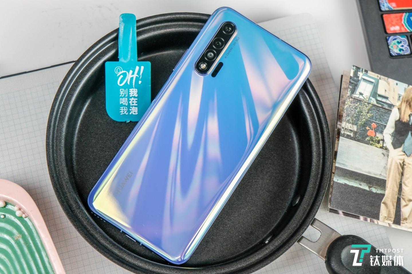 多彩的背部以及摄像头模组