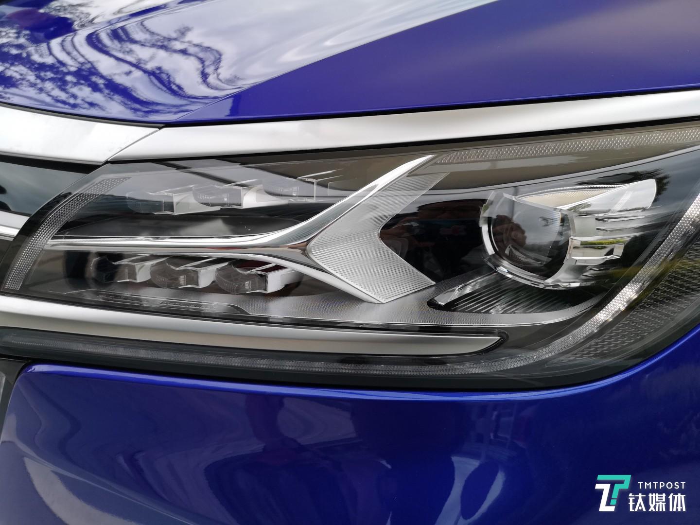 箭型设计LED大灯