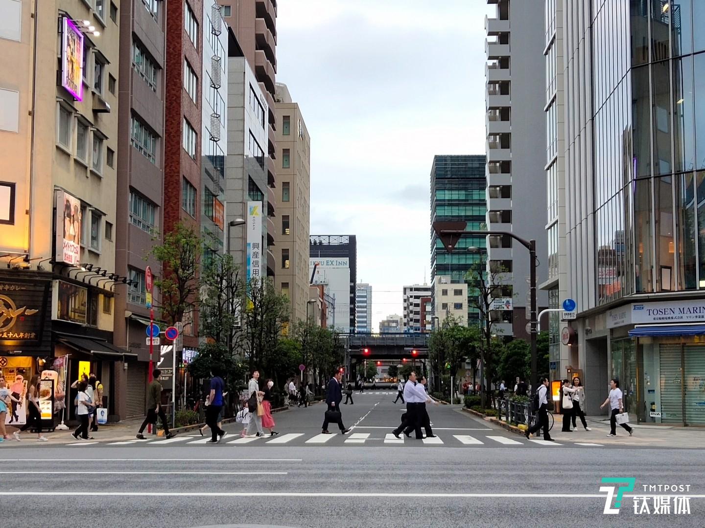 更多样张 焦距：4.35mm 光圈：f/1.8 快门速度：1/s ISO: