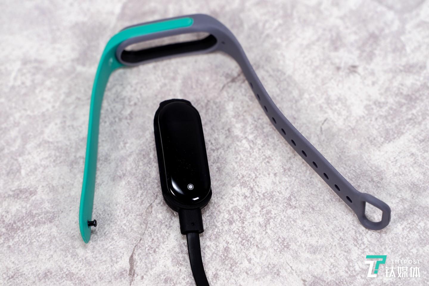 充电时需要取下主机