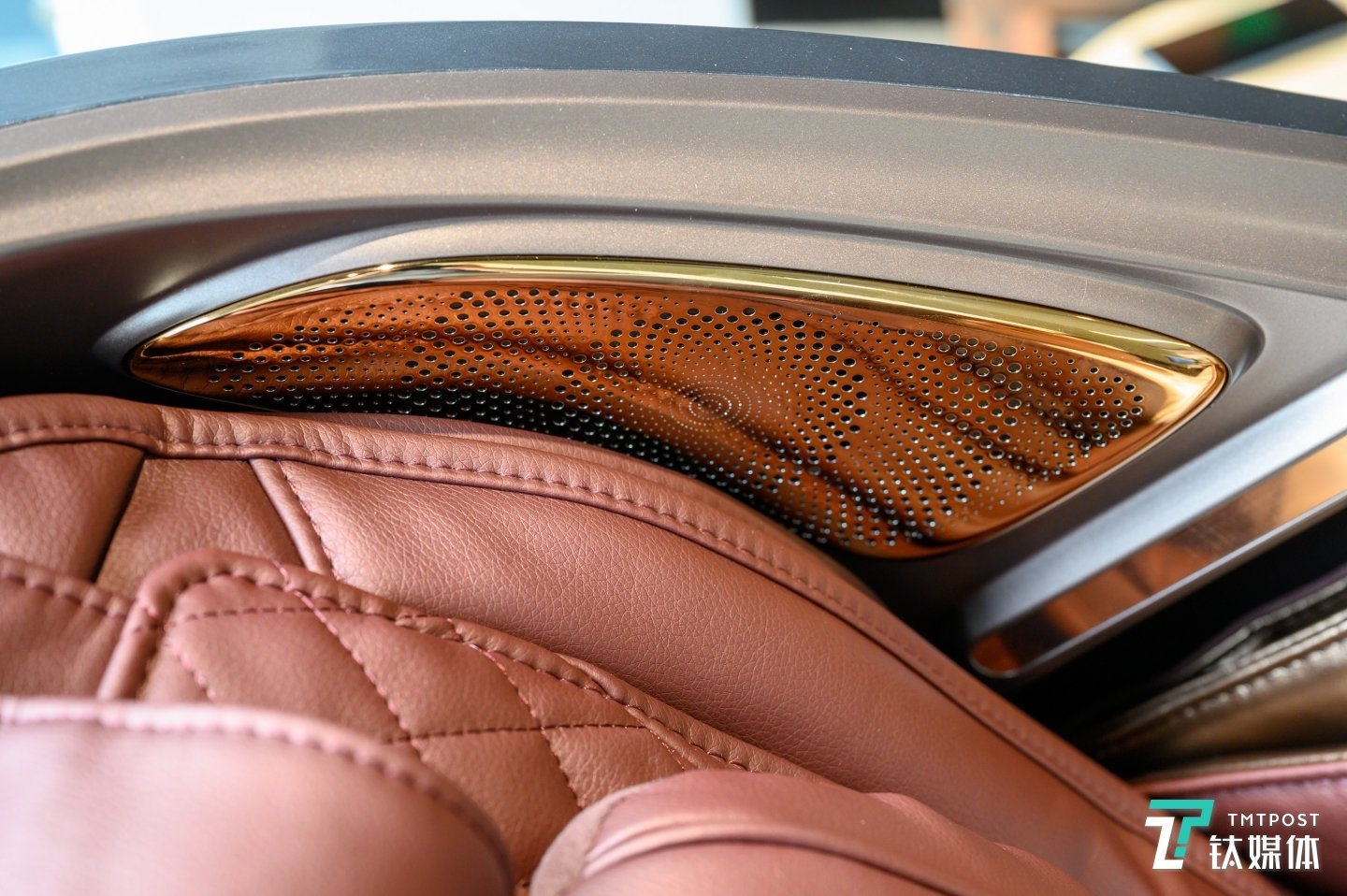 按摩椅搭载的扬声器