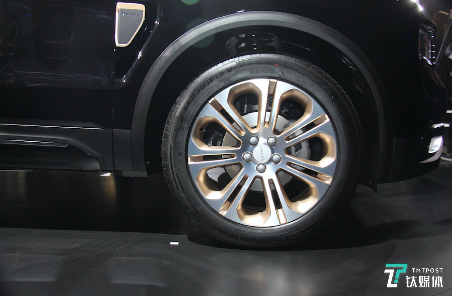 19寸輪轂氣勢十足