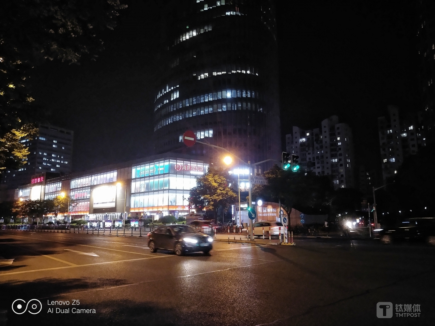 夜景样张 焦距：4.0mm 光圈：f/2.0 快门速度：1/17s ISO:1600