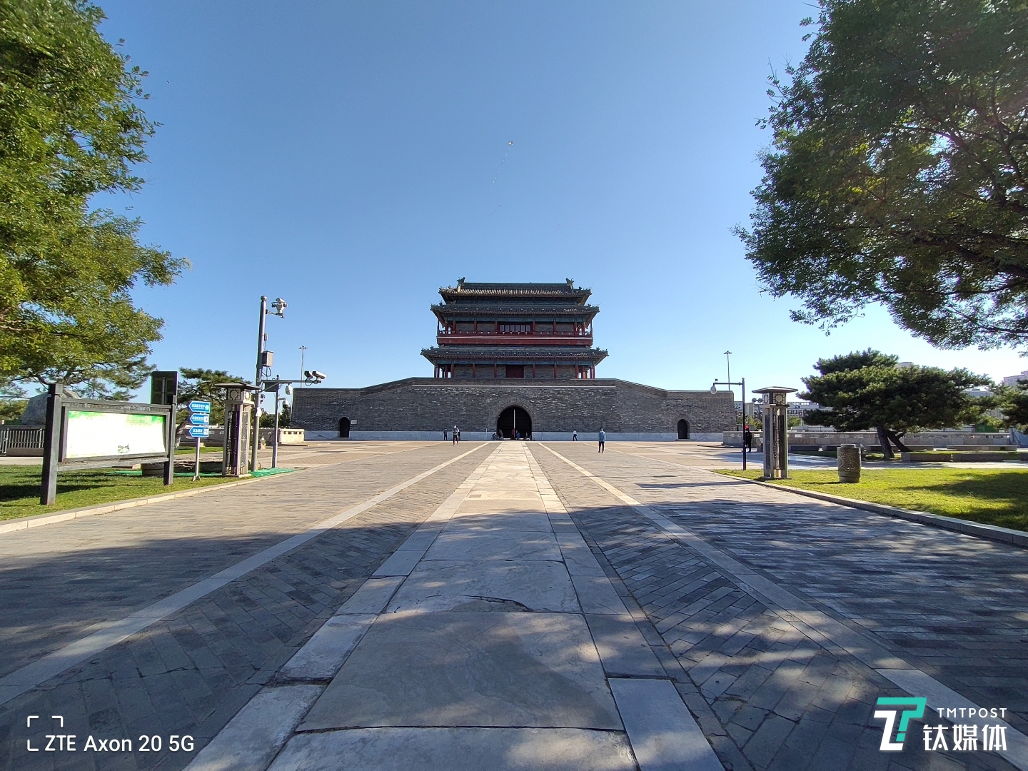 Axon 20 5G-开启广角