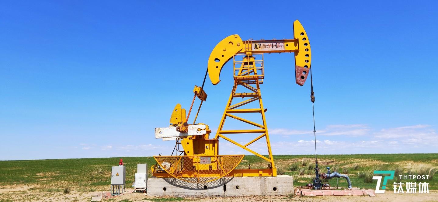 焦距：mm 光圈：f/ 快门速度：1/s ISO: