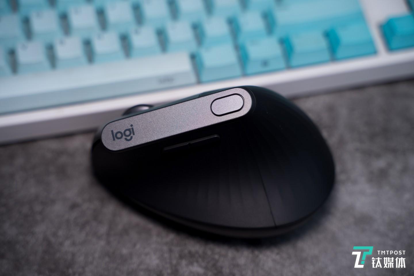 MX Vertical顶部有罗技LOGO