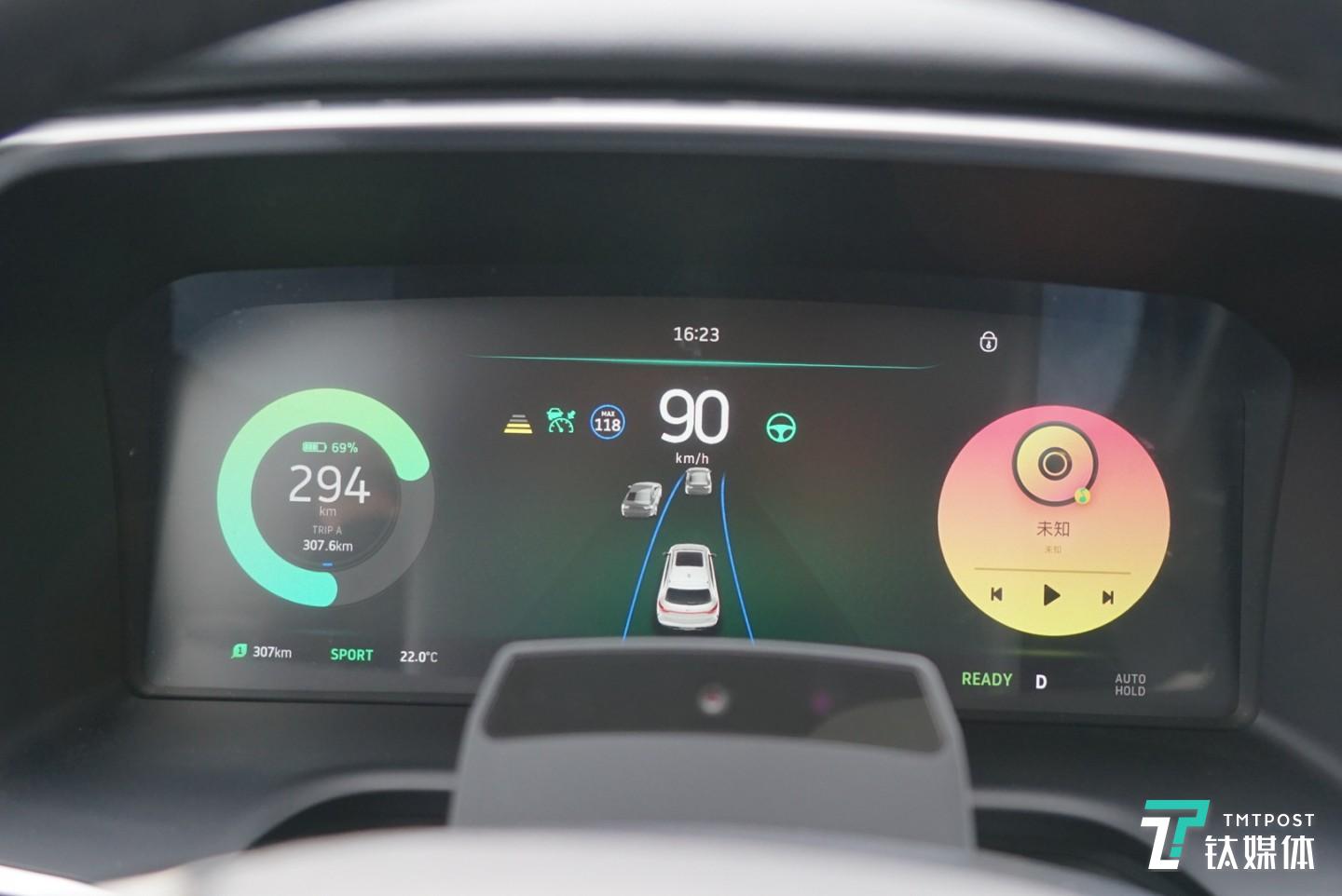 自动检测周围车辆并标记