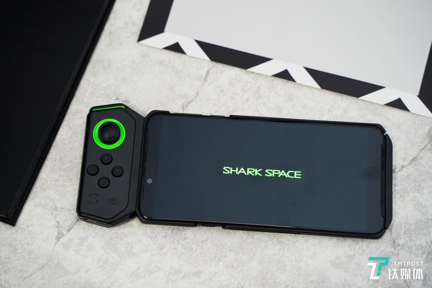 采用新的滑轨方式与手机连接