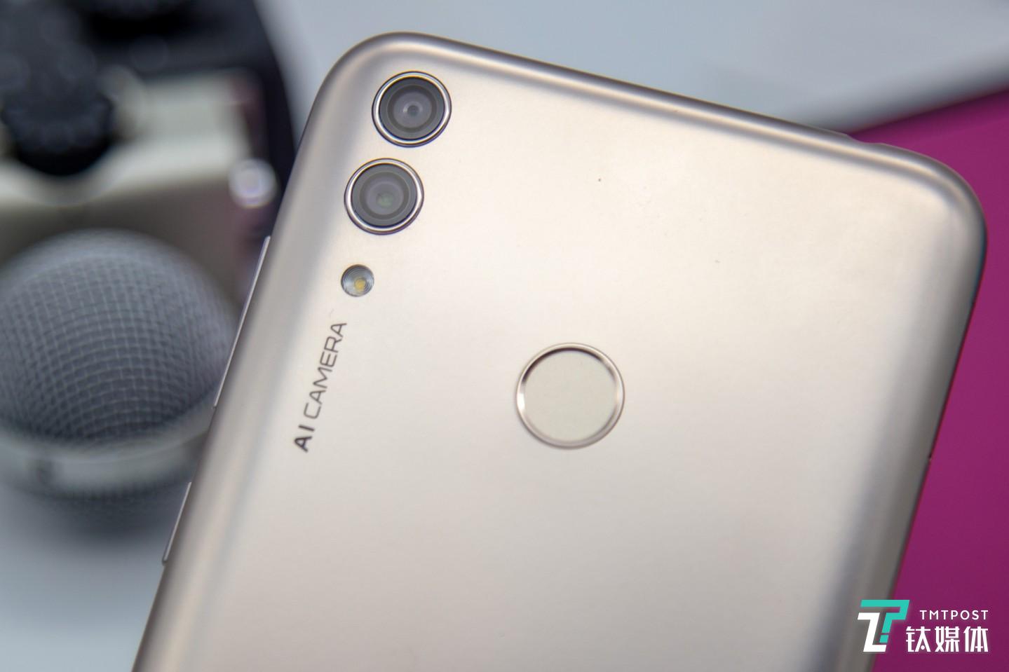 1300万像素主摄像头+200万景深镜头