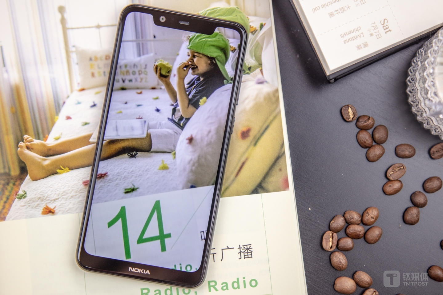 5.86英寸19:9比例屏幕