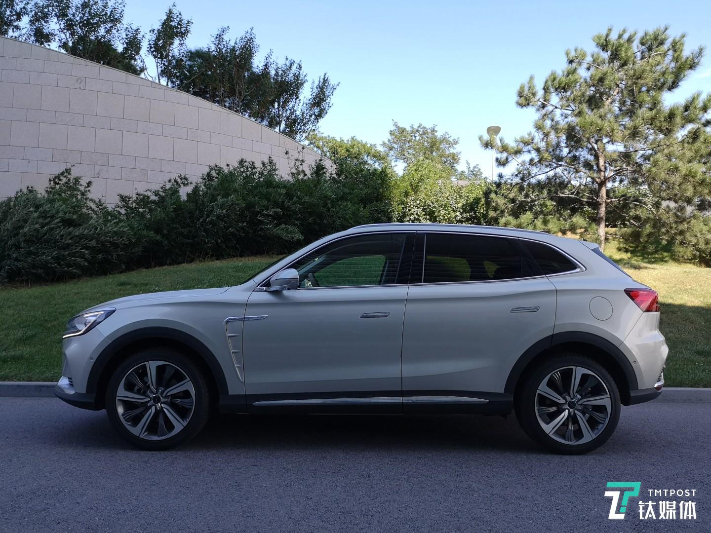 低矮流线型的超跑SUV 荣威MARVEL X