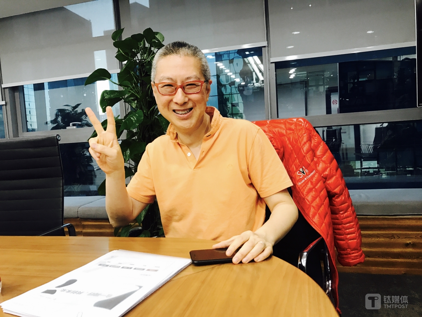 古永锵在办公室接受钛媒体专访