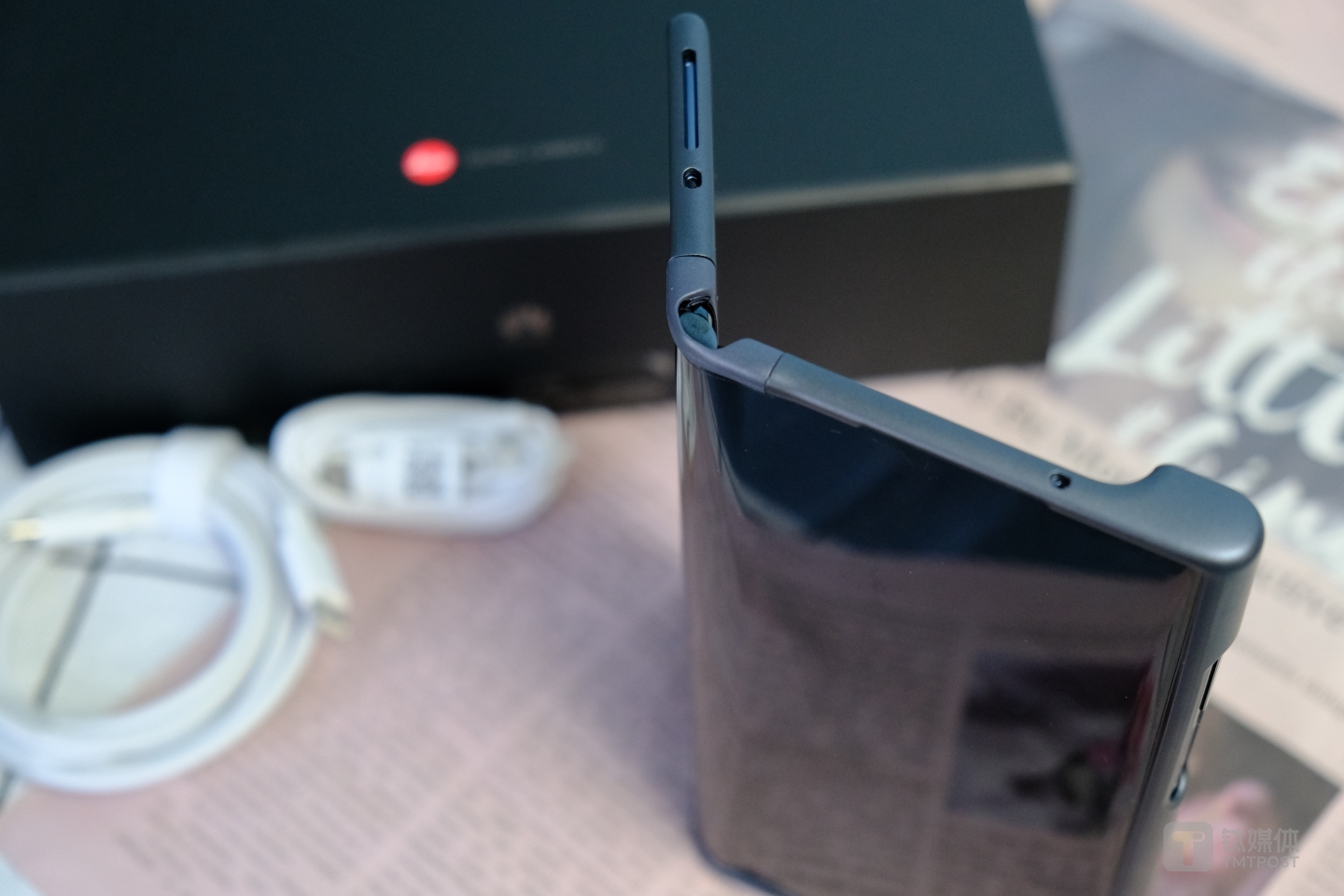 官方附赠边框上机效果图