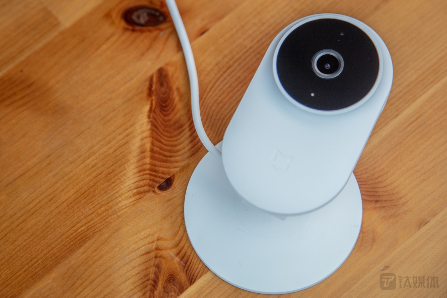 底座支持180&deg;角度调整